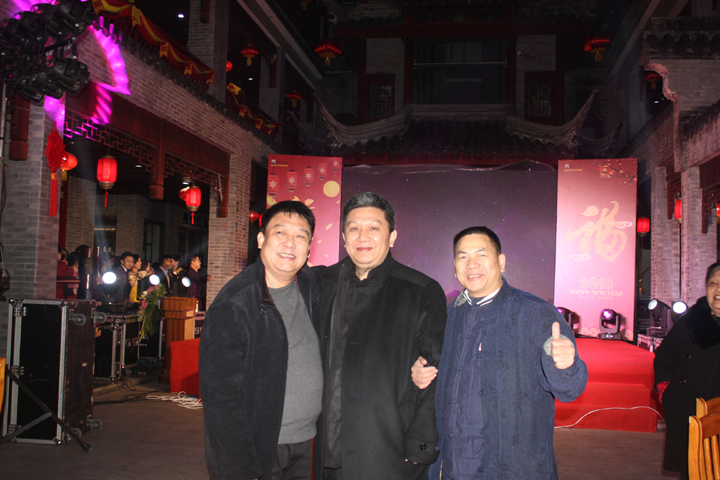 沉香张与古玩城董事长卓少东,卓少艺先生合影